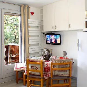 Marc V Apartment