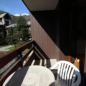 1 Bedroom Flat, 5 Minutes Walk Funicular Les Arcs & 10 Minutes Walk Center, Parking, Wifi Apartment